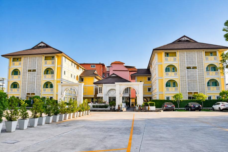 Hotel B