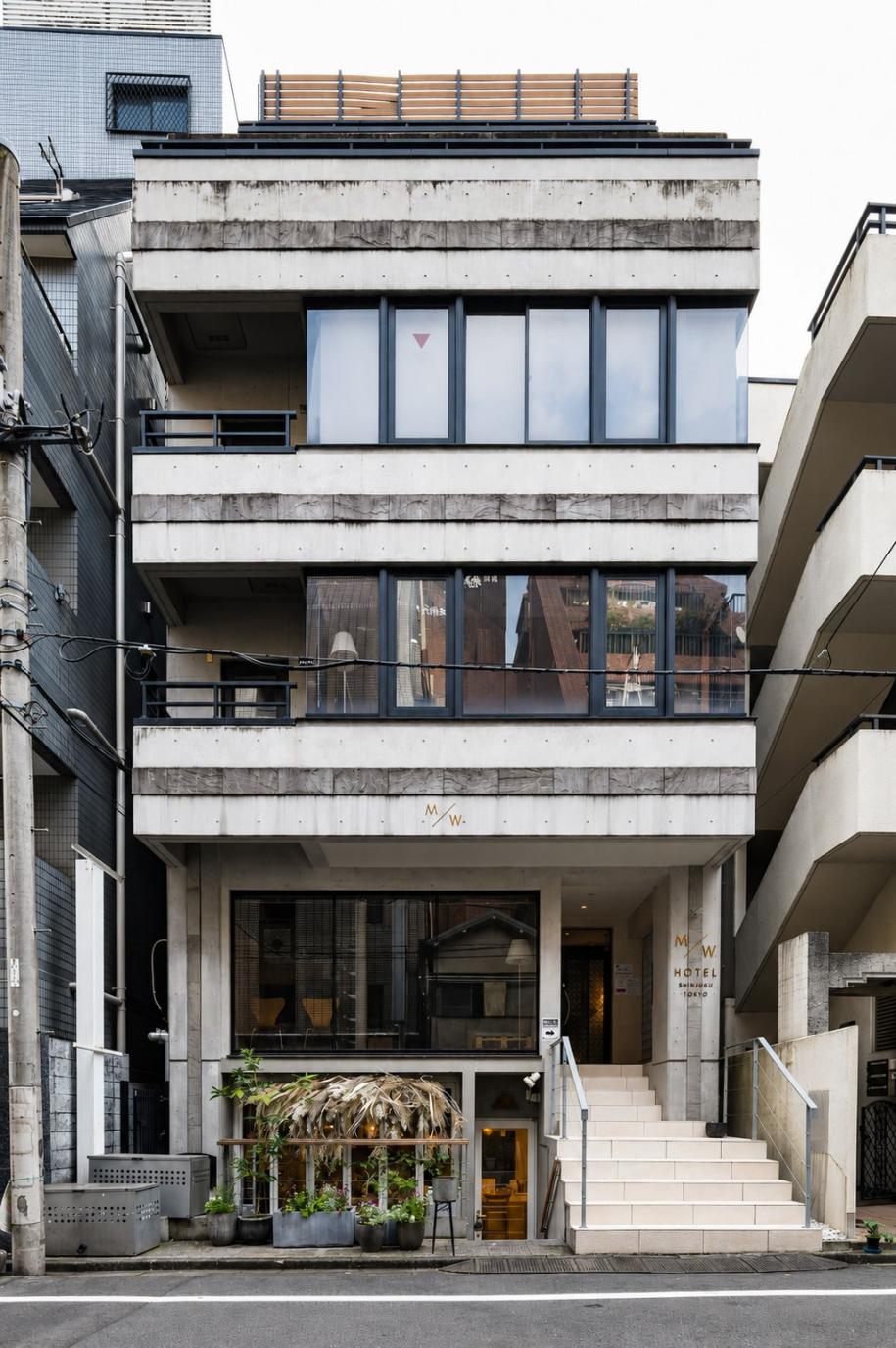 M/W HOTEL
